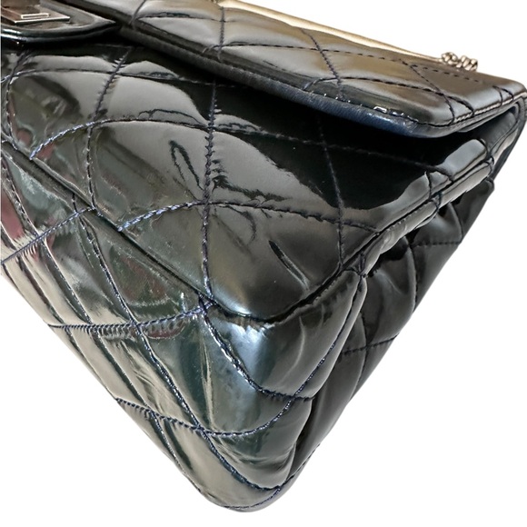 16-25 Preloved Chanel CC 2.55 Reissue Patent Lambskin Leather - Picture 7 of 16